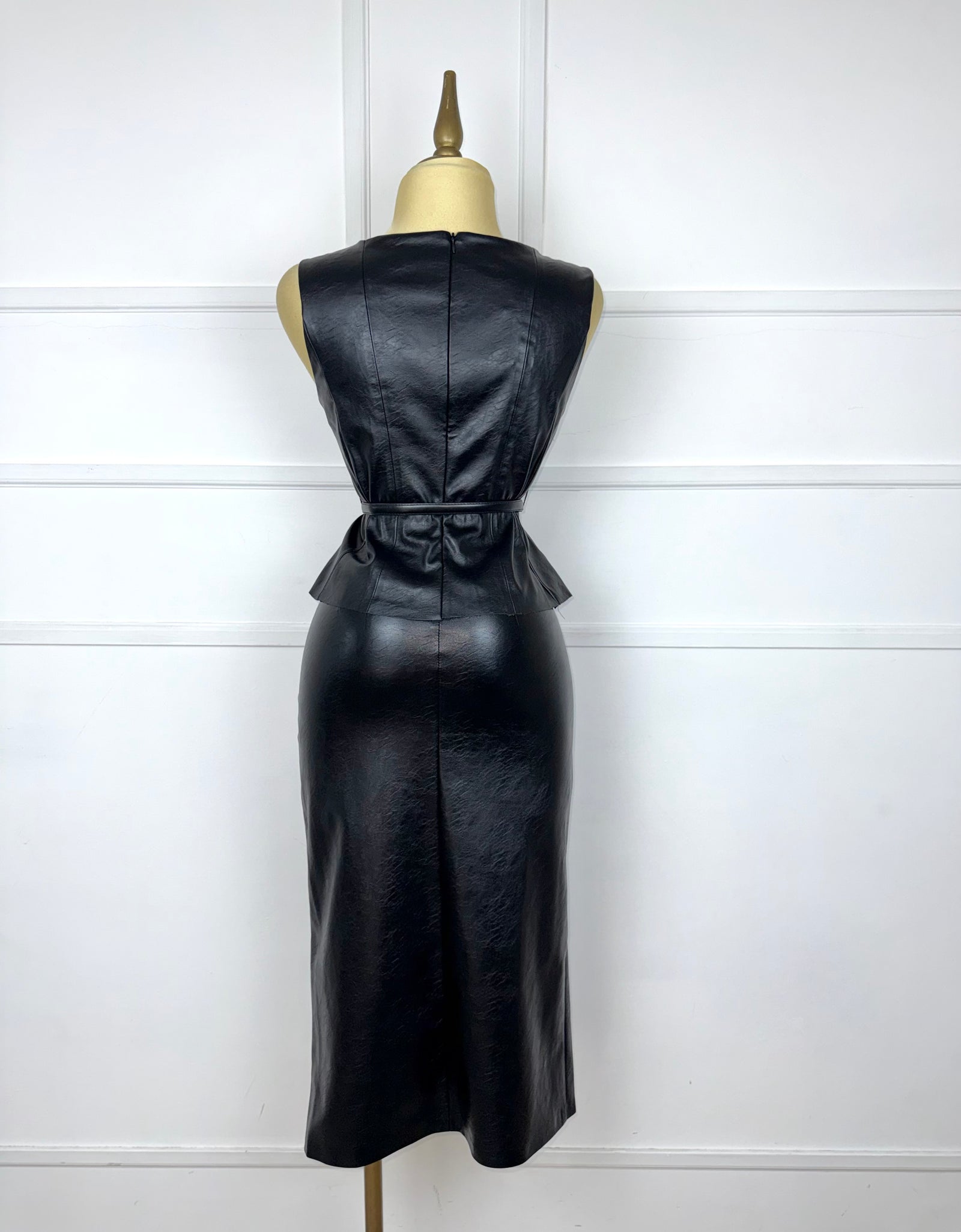 Set negro vinipiel con cinto