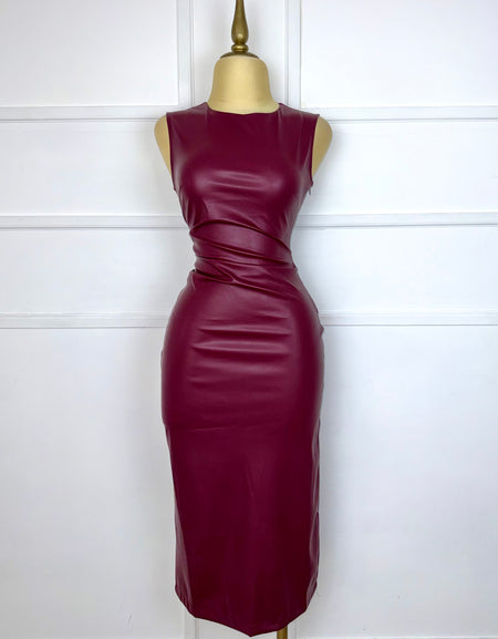 Vestido midi vinipiel con drapeado