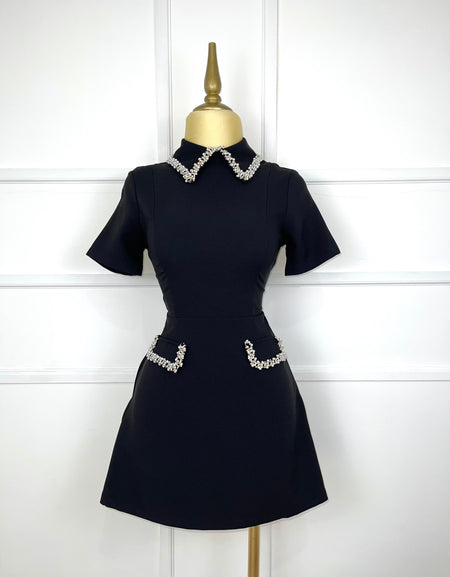 Vestido negro con perlas