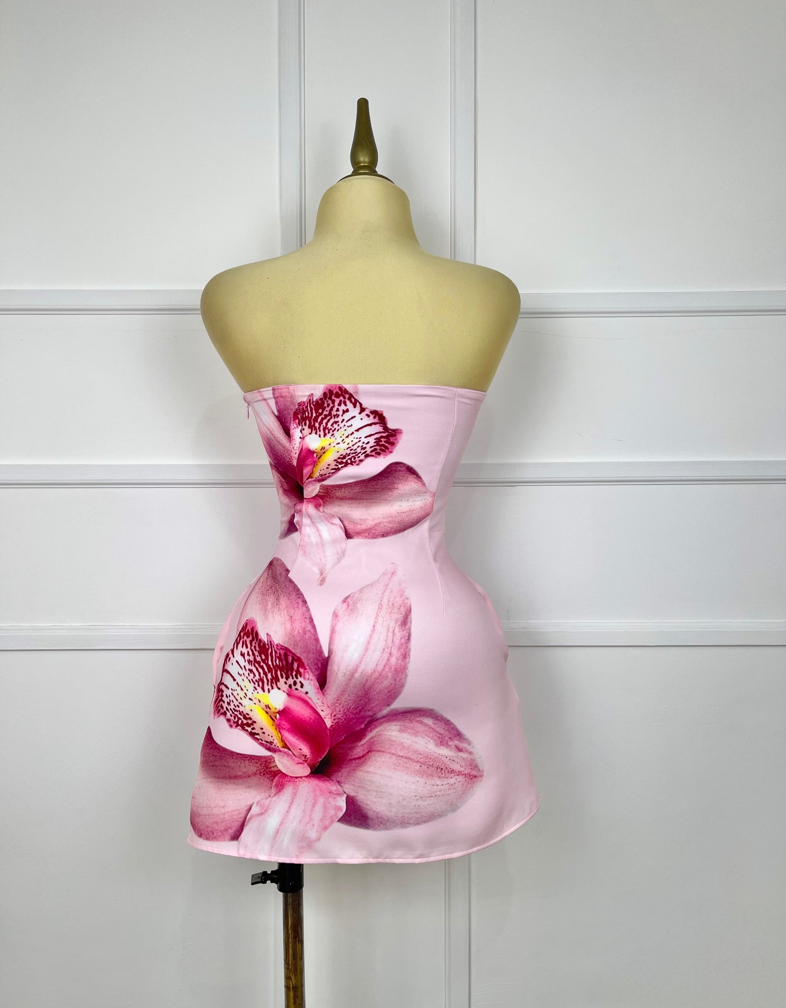 Vestido corto rosa con flores