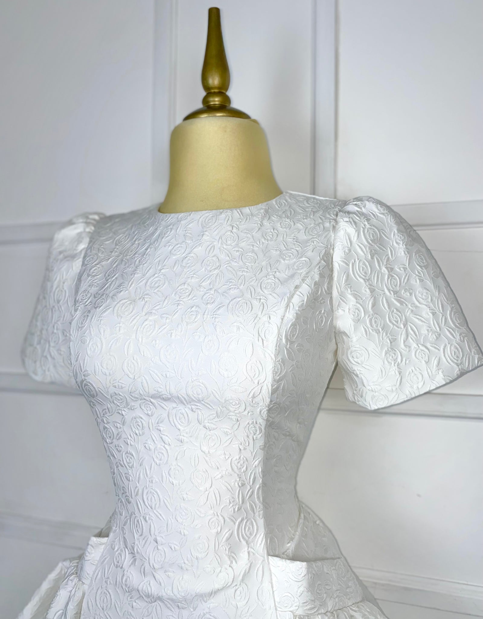 Vestido blanco brocado corte A