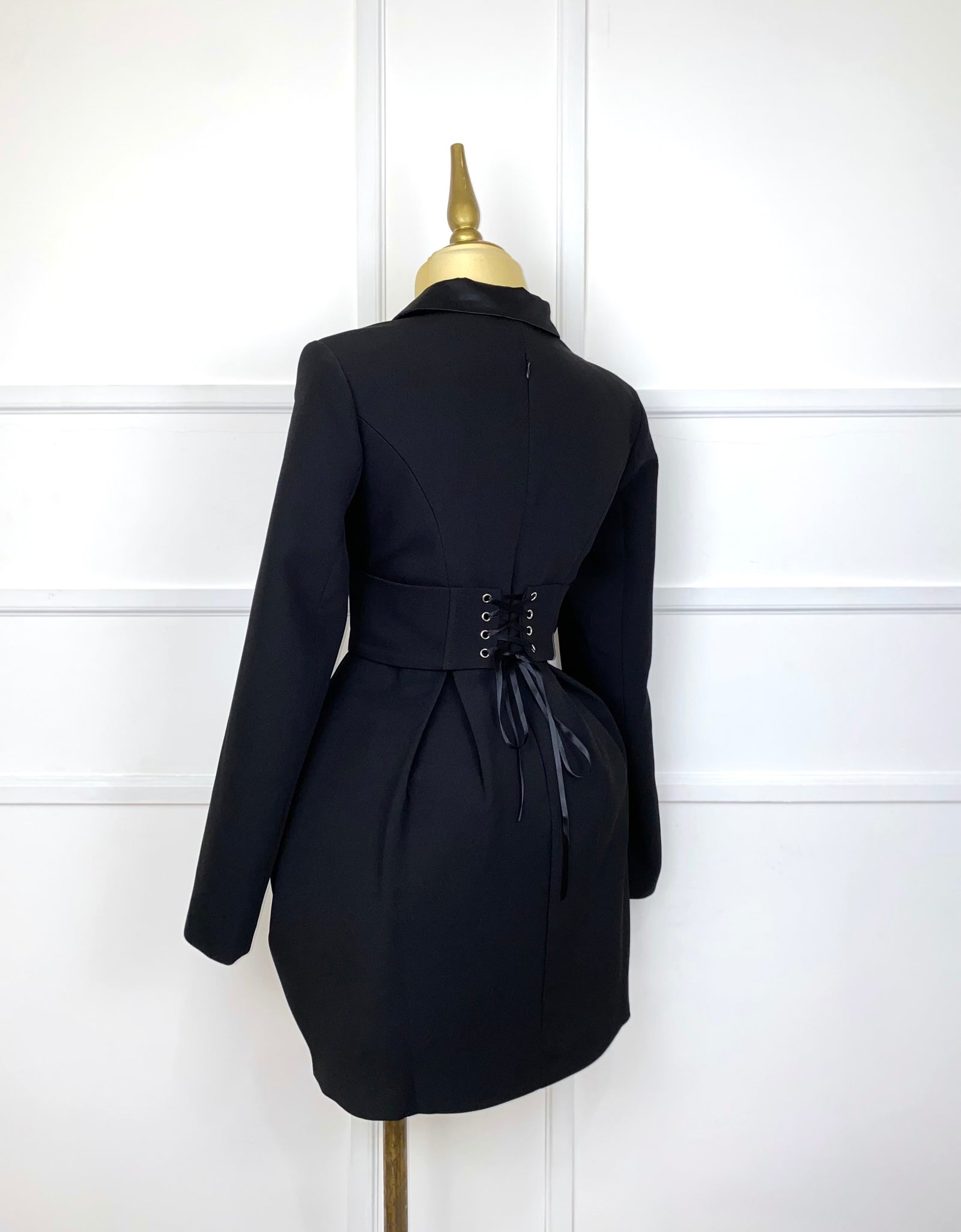 Vestido negro con pedrería