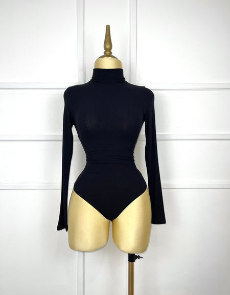 Bodysuit negro cuello tortuga