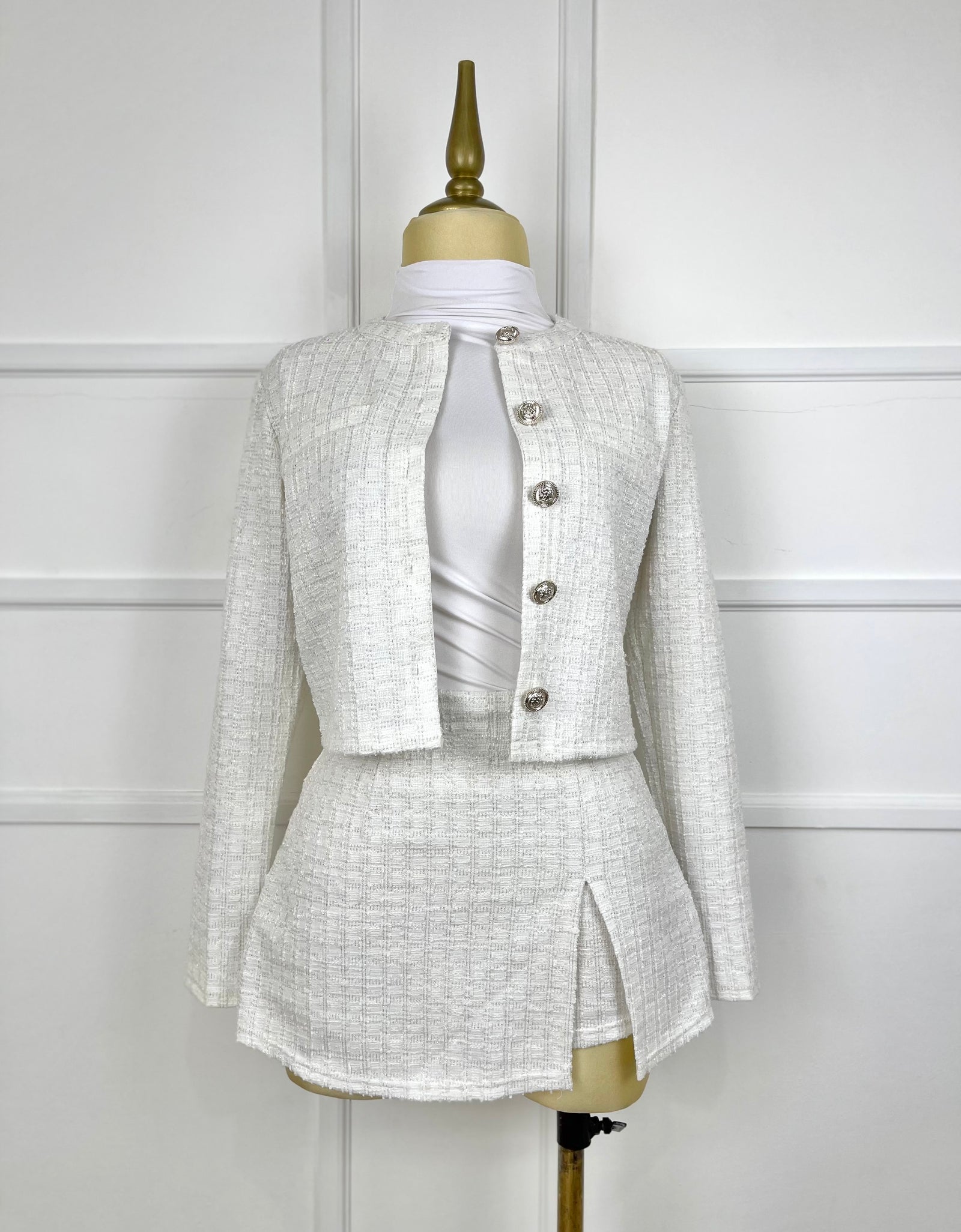 Blazer blanco tweed ligero botones plata