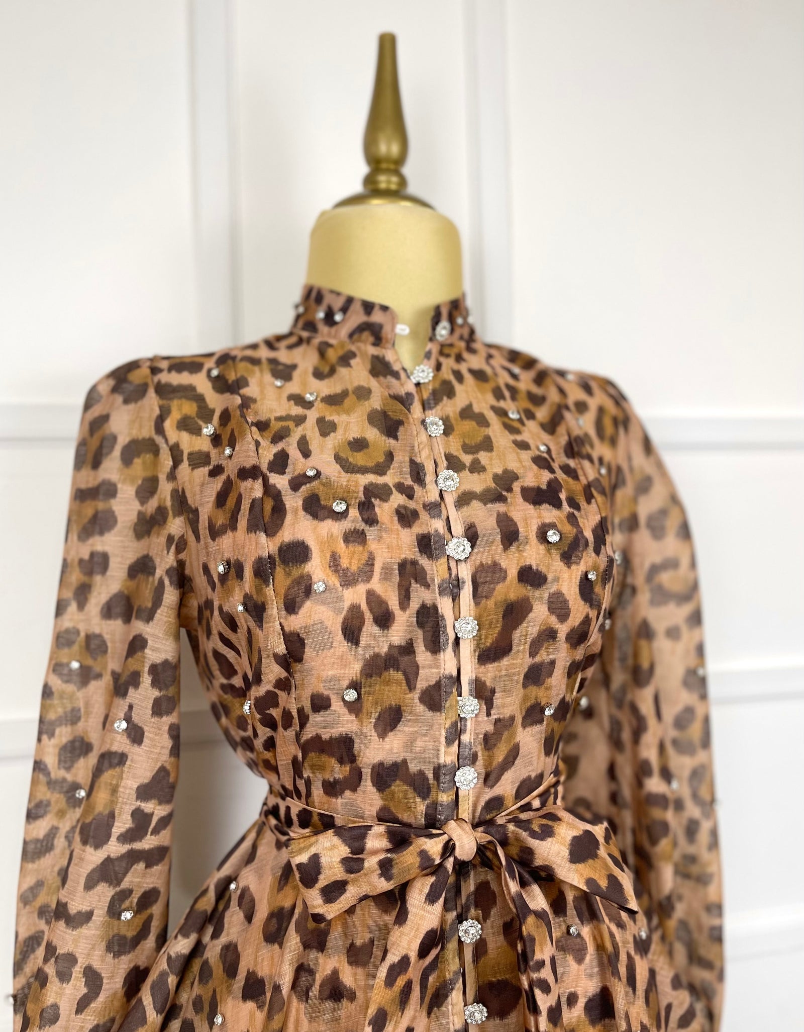 Vestido animal print con pedrería