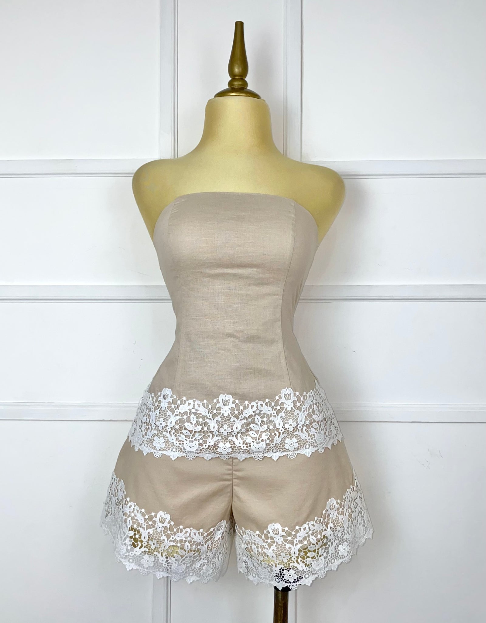 Set nude tipo lino con encaje