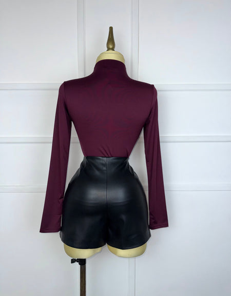Short negro vinipiel