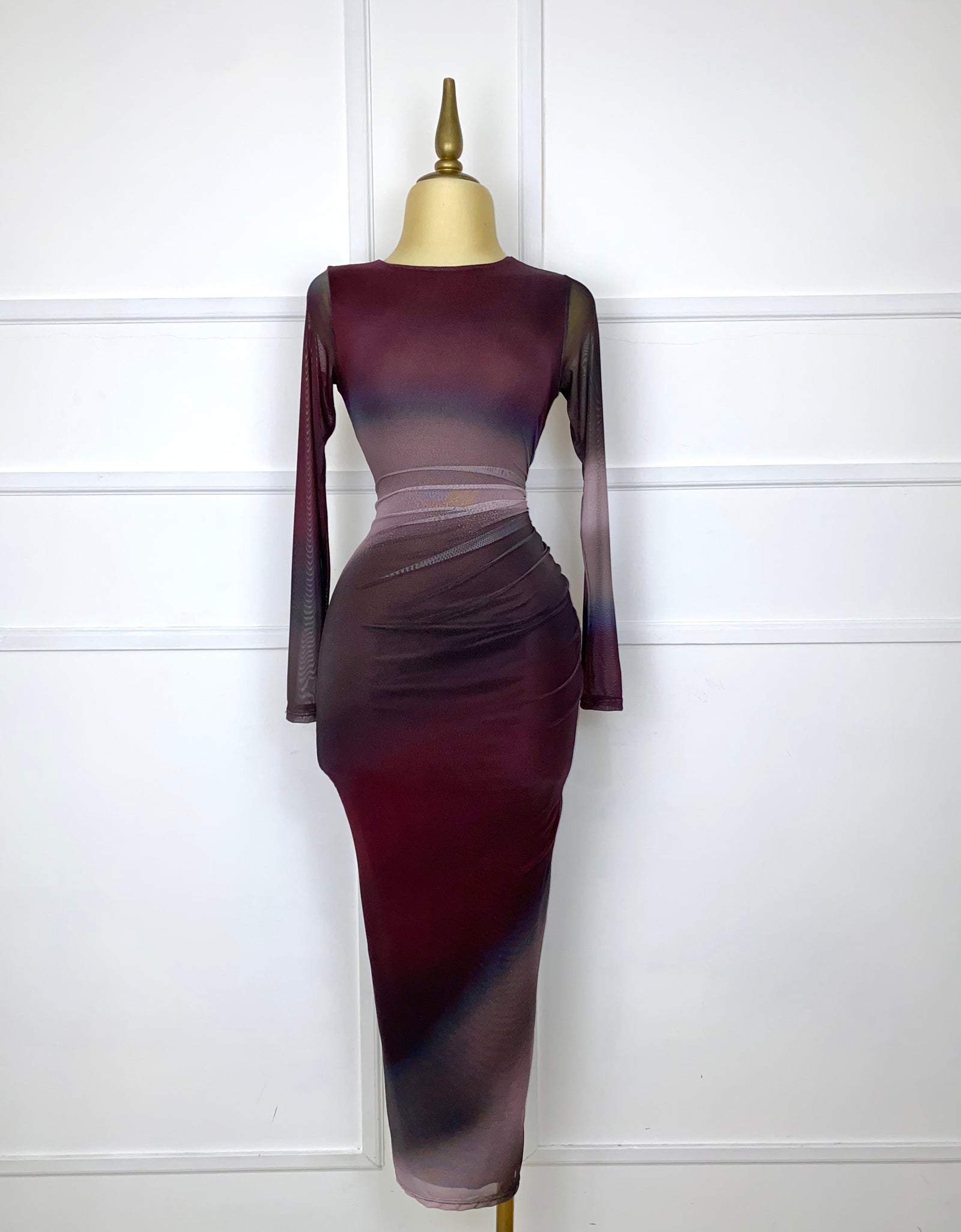 Vestido drapeado en colores tintos