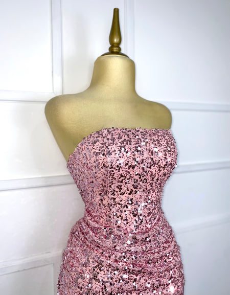 Vestido rosa strapless lentejuelas
