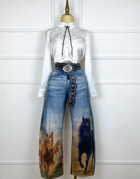 Pantalón mezclilla estampado caballos