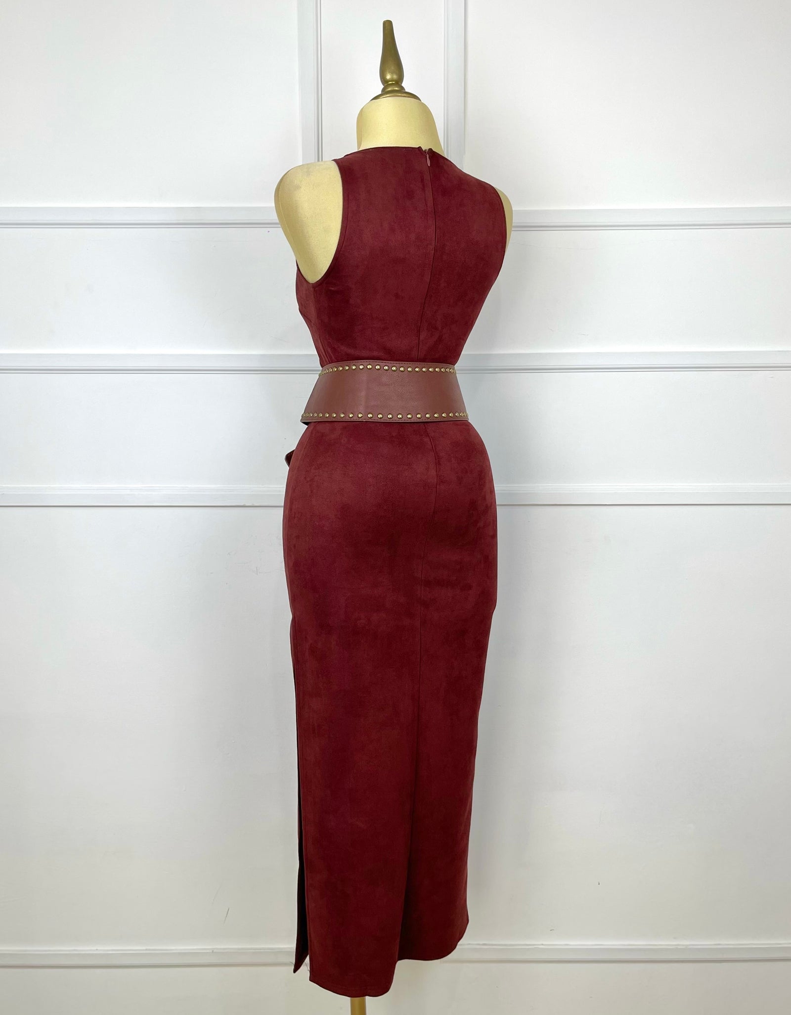 Vestido tinto gamuza con cinto