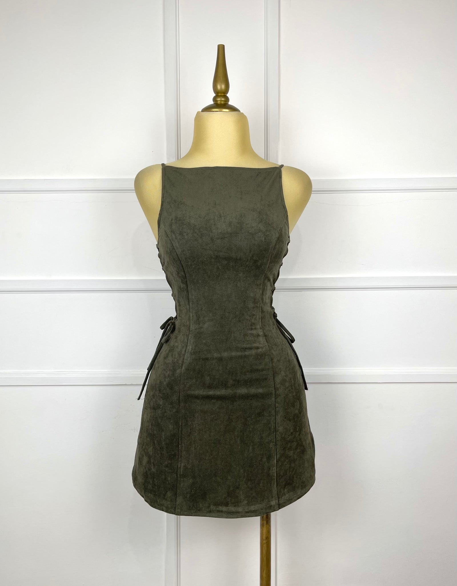 Vestido verde olivo gamuza con listones