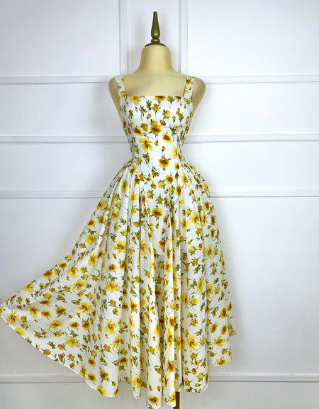 Vestido midi blanco con flores amarillas
