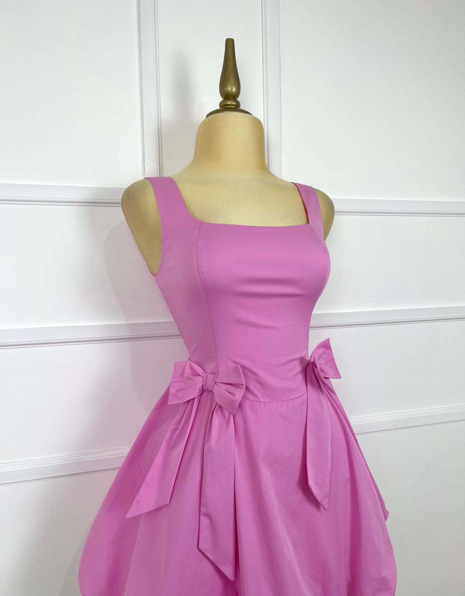 Vestido rosa bombacho con 2 moñitos