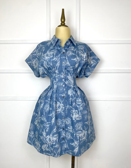 Vestido azul con flores