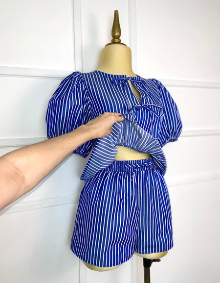 Set azul líneas blancas