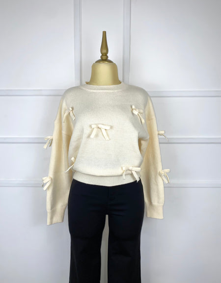 Suéter beige con moñitos