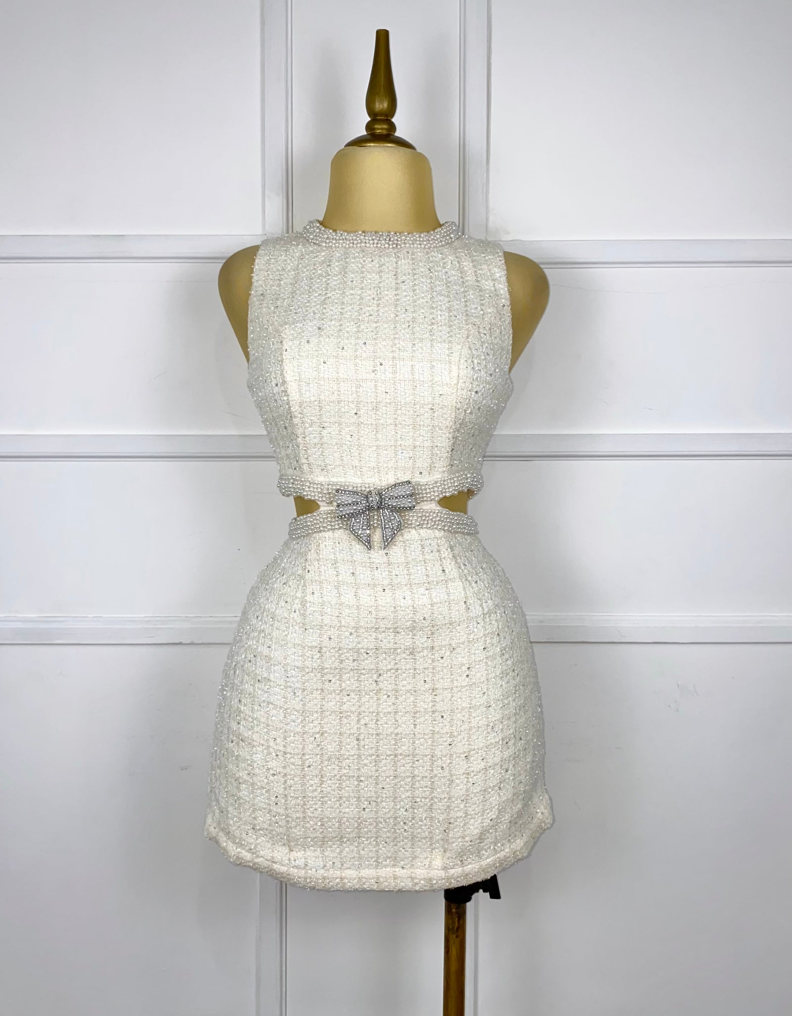 Vestido tweed beige con perlas