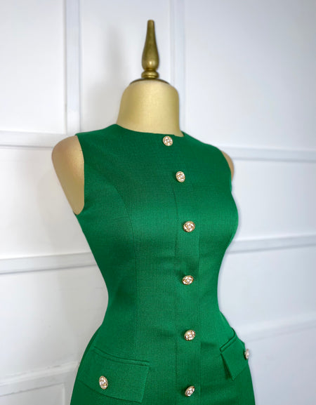 Vestido verde con botones de perlas