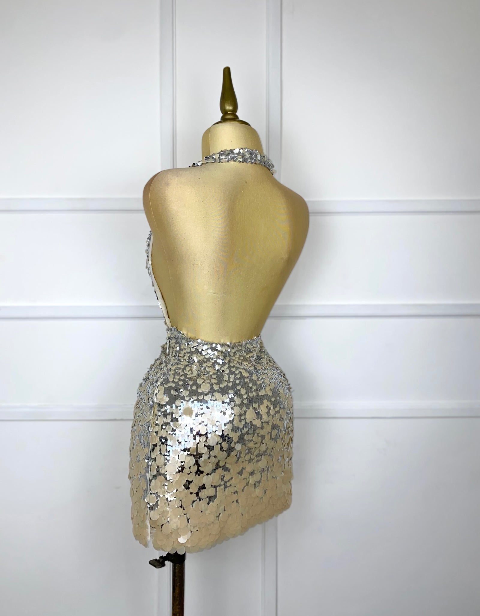 Vestido con lentejuelas plata y beige