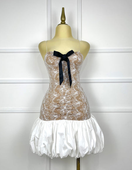 Vestido nude/blanco globo con moño
