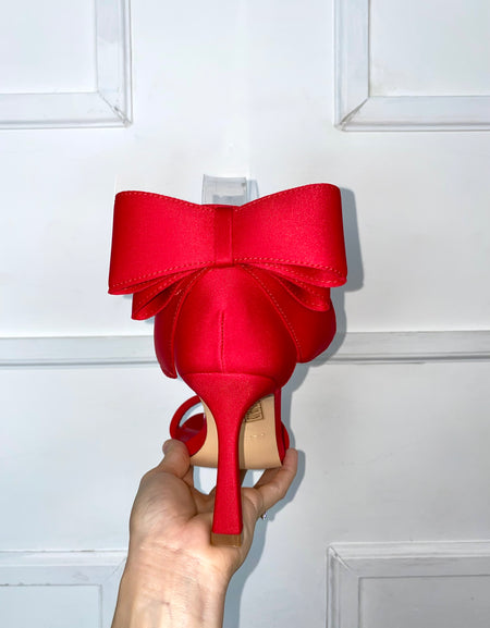 Zapatillas rojas con moño