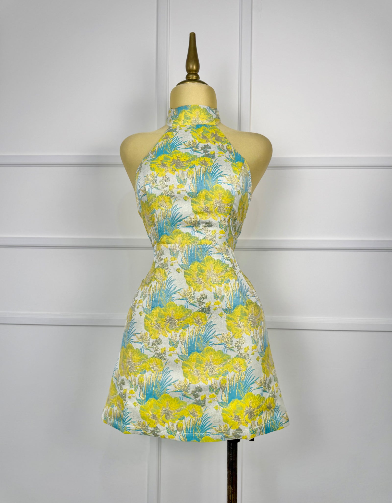 Vestido azul con flores amarillas