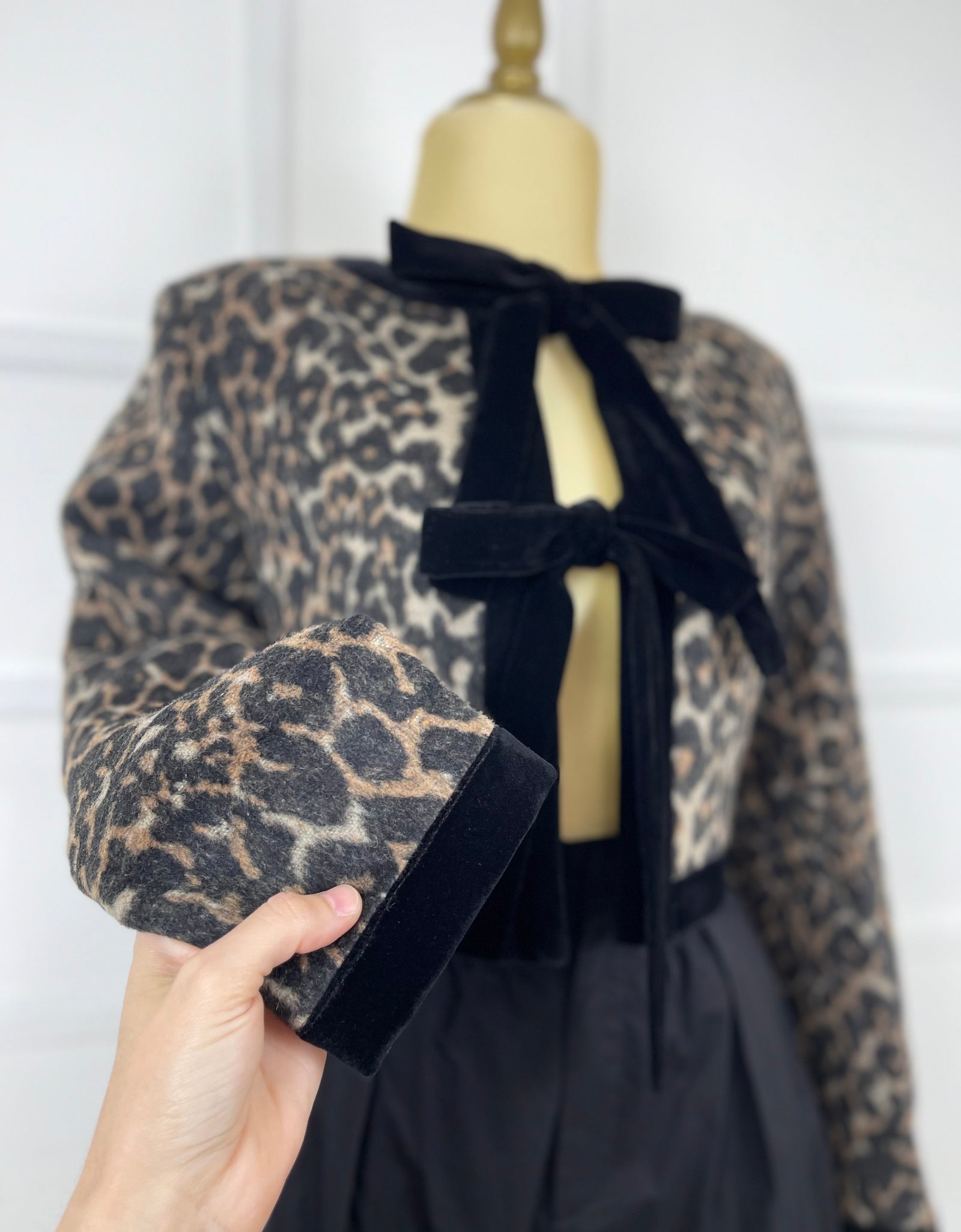 Blazer afelpado animal print con gamuza