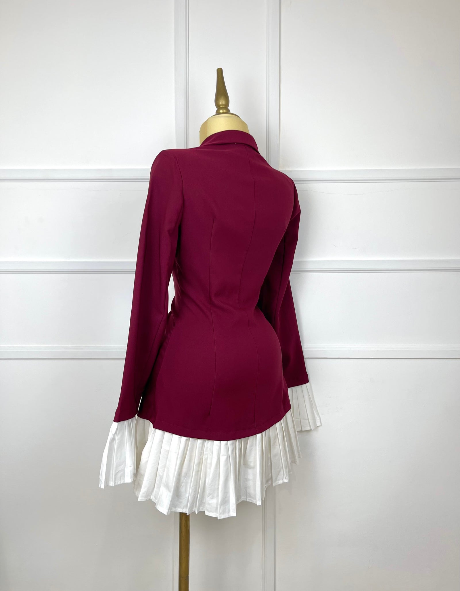 Vestido tinto tipo blazer con plisado