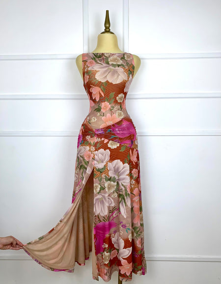 Vestido stretch multicolor con flores y abertura