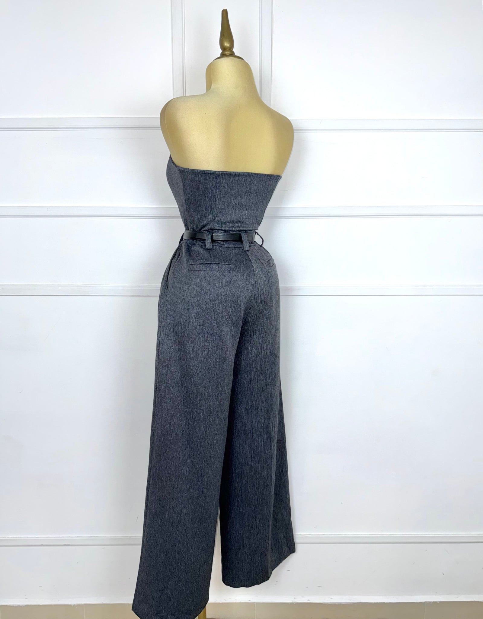 Palazzo gris strapless con cinto