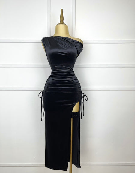 Vestido midi negro terciopelo