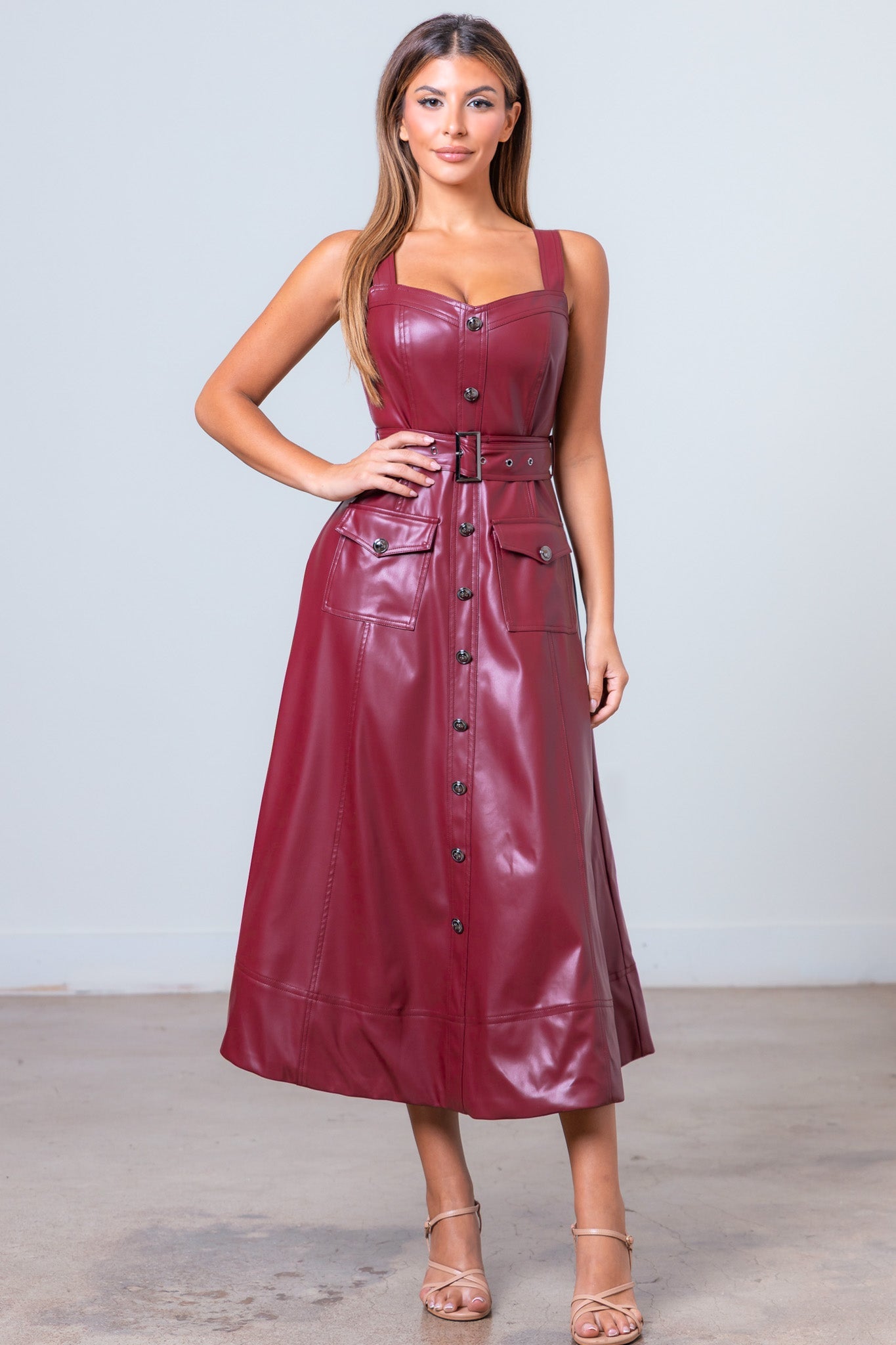 Vestido tinto vinipiel con cinto