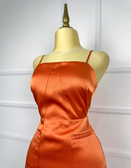 Vestido naranja corto satinado