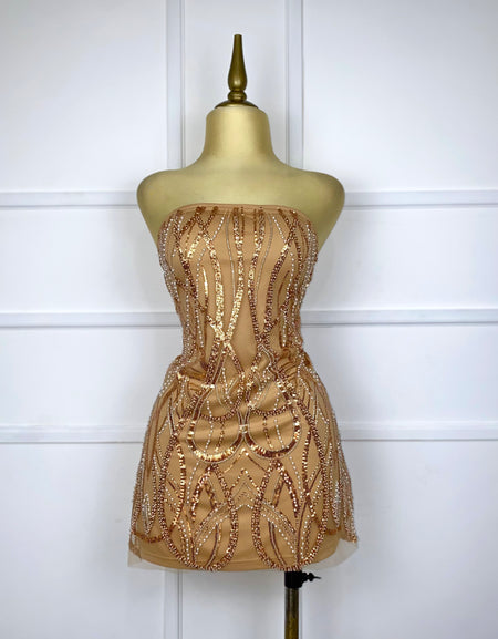 Vestido strapless con lentejuelas y pedrería