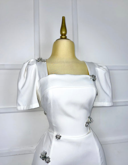 Vestido blanco con aplicaciones