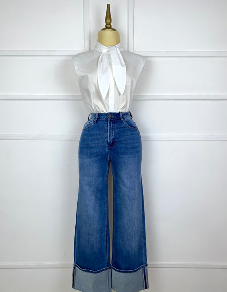 Camisa blanca con listón