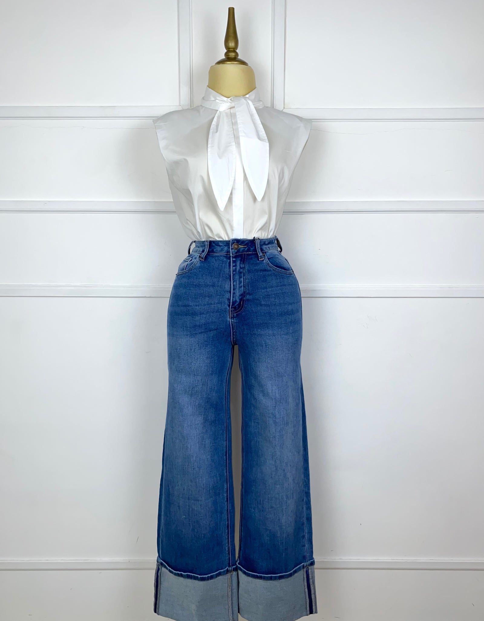 Camisa blanca con listón