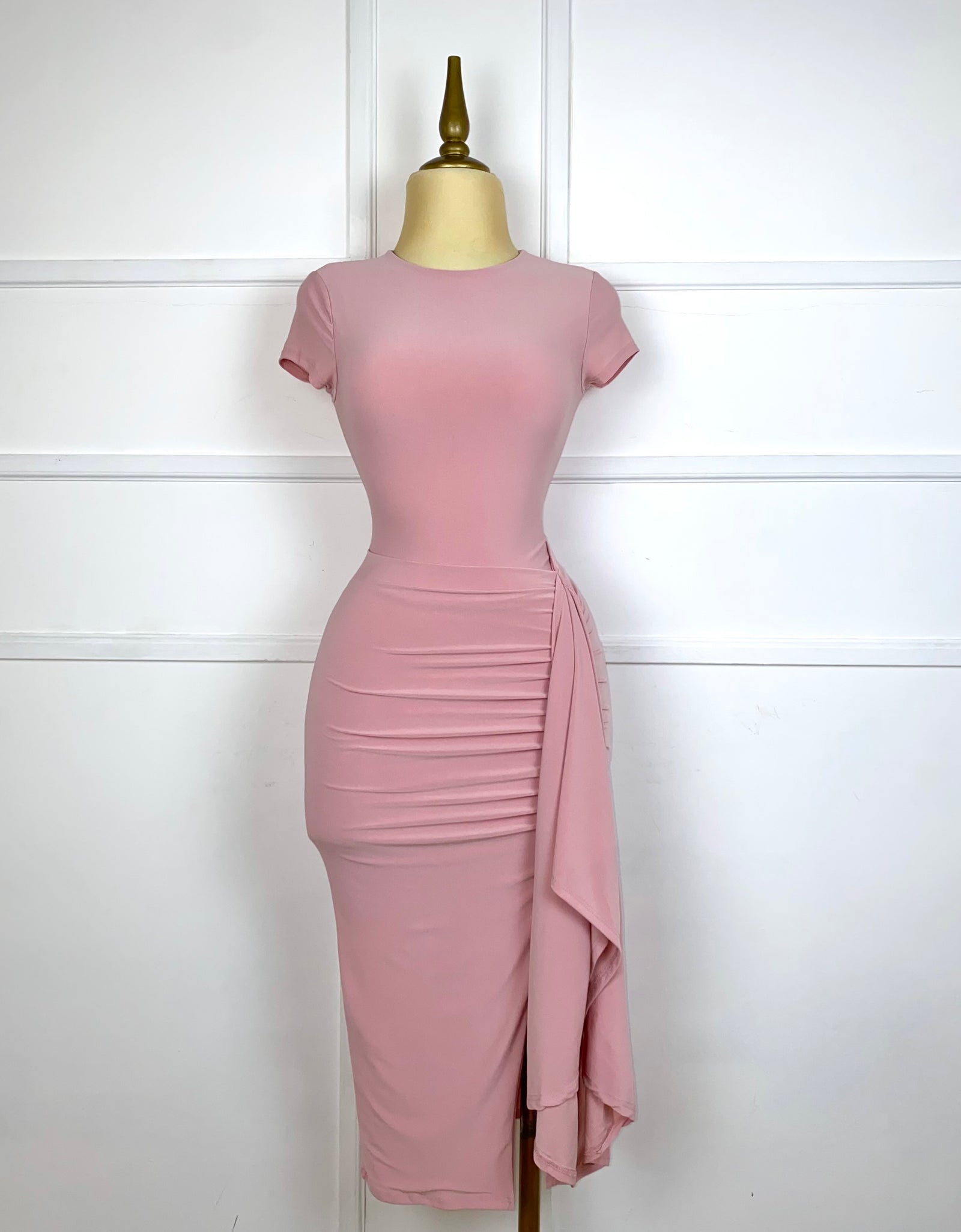 Vestido rosa liso con abertura