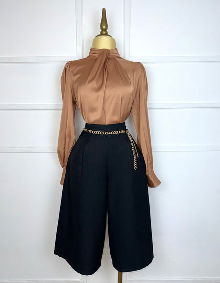 Bermudas negras con cadena