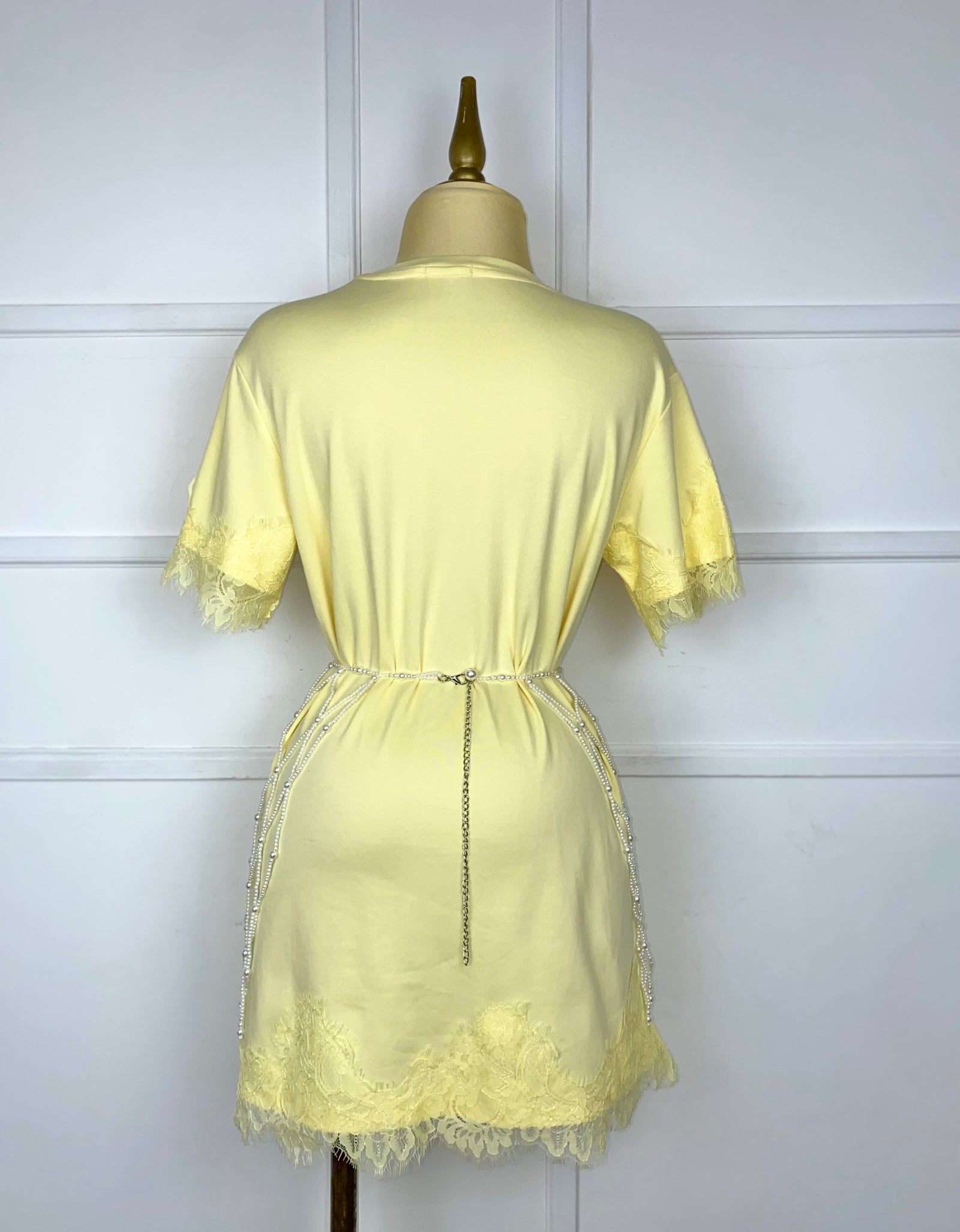 Blusón amarillo con perlas