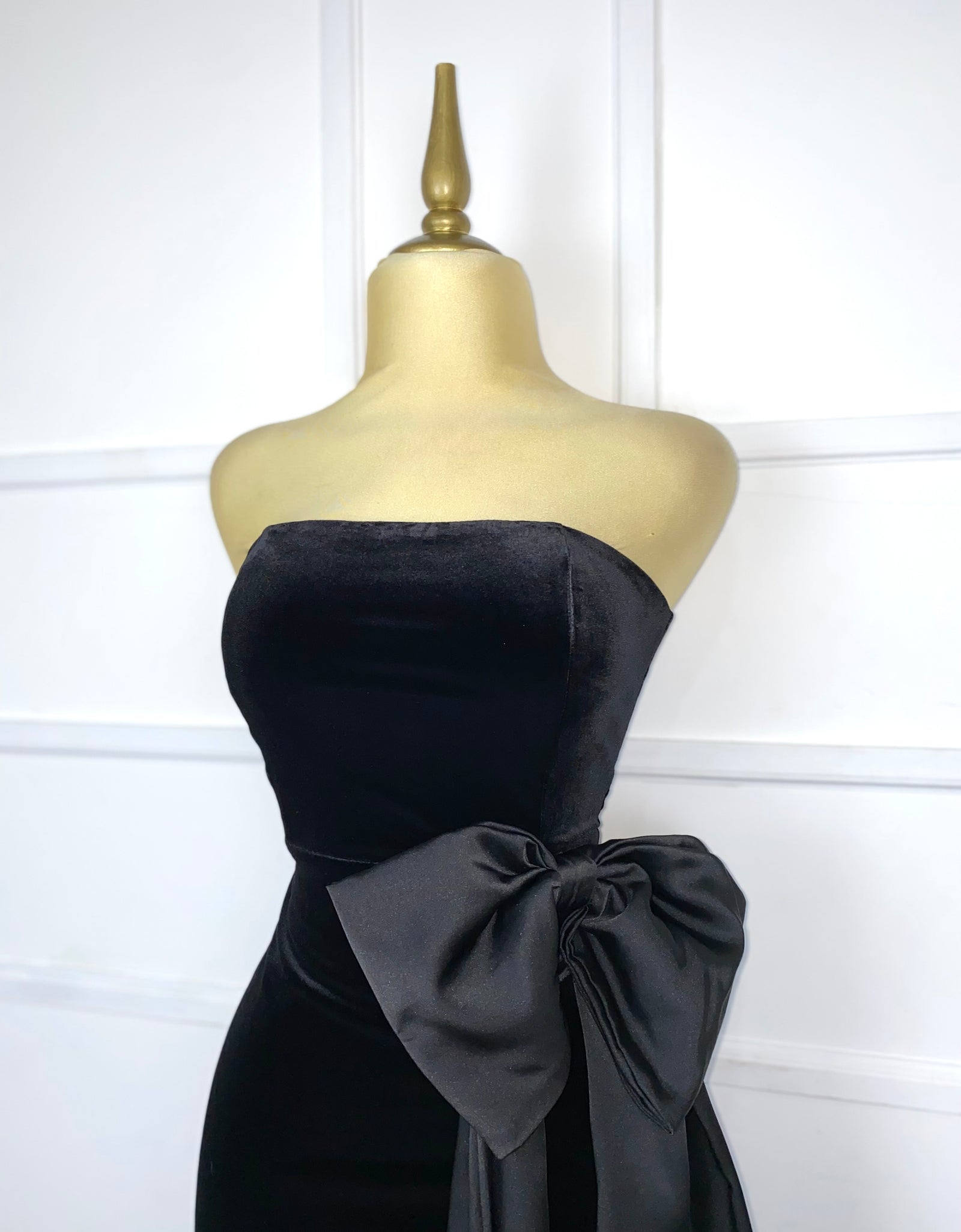 Vestido negro gamuza con moño