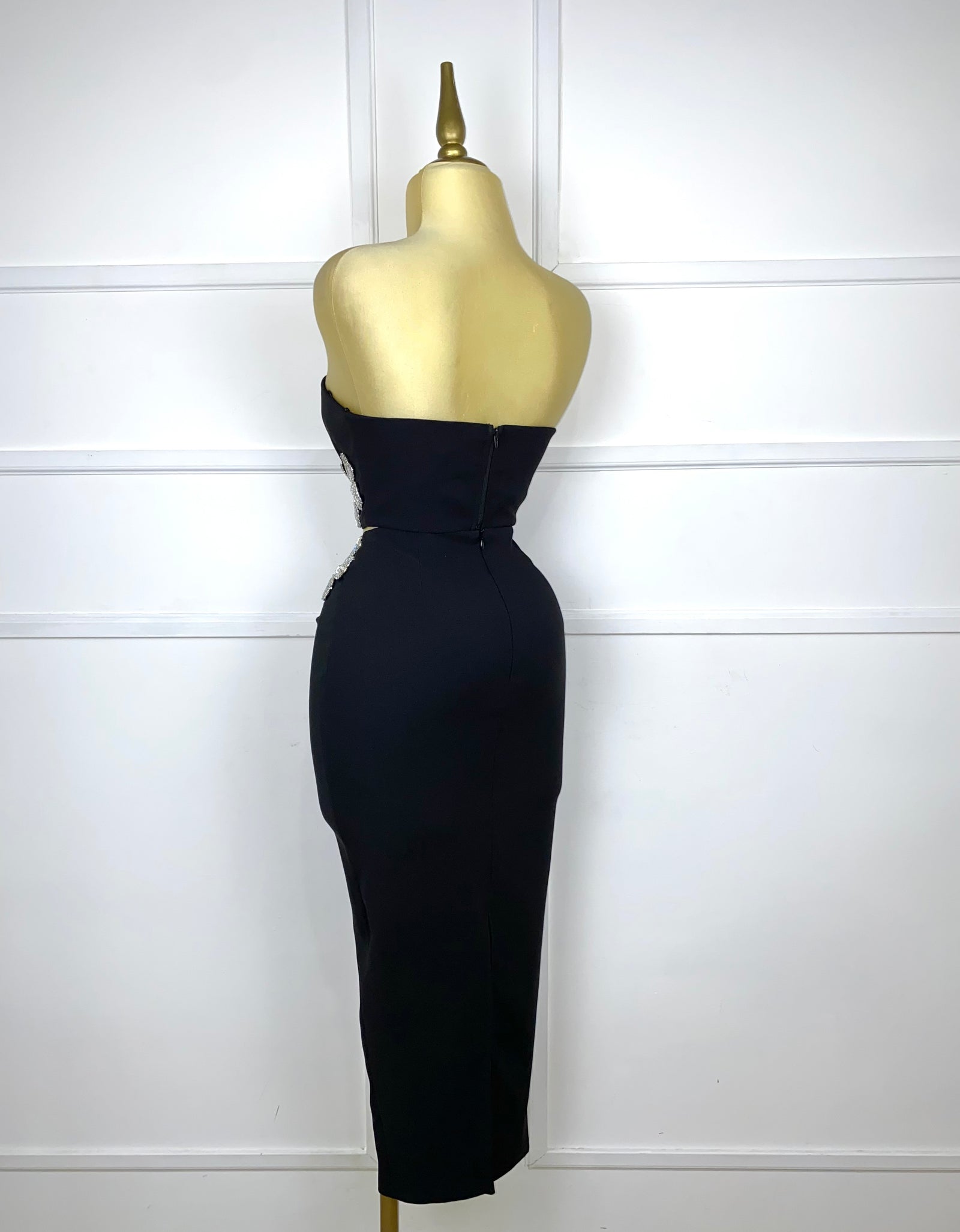 Set negro con flores de pedrería