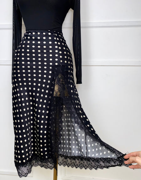 Falda polka dots satinada con abertura y encaje