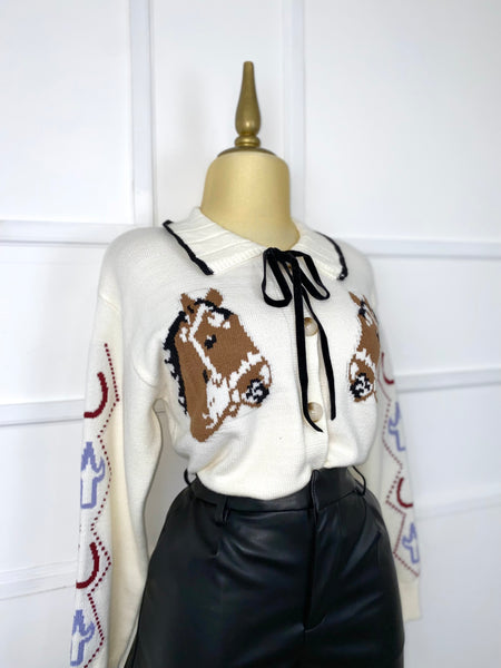 Suéter estampado caballos con listones