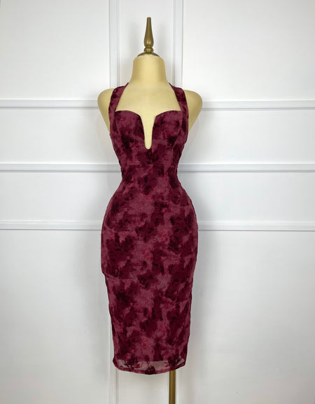 Vestido tinto halter con estampado