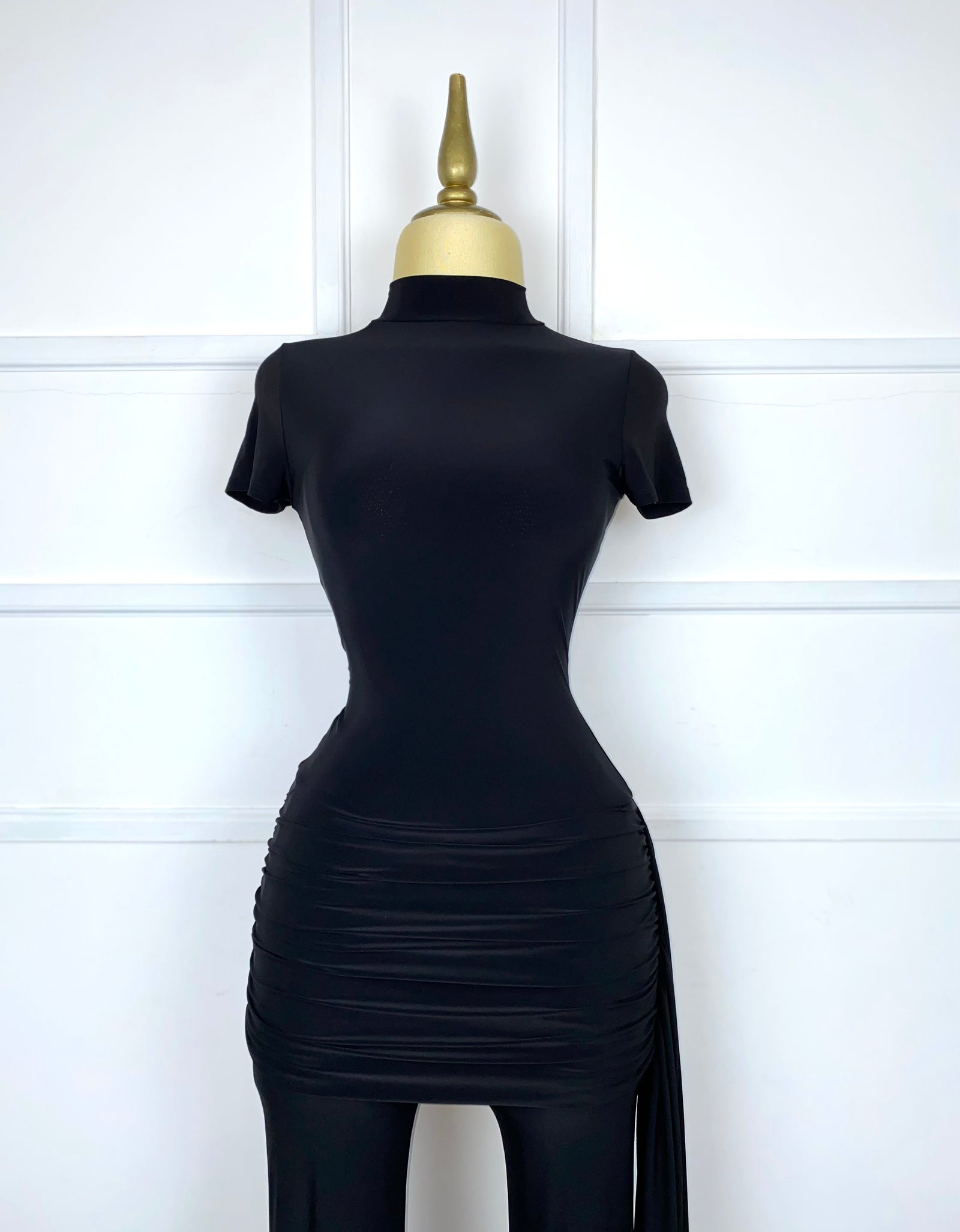 Set negro lycra con olán