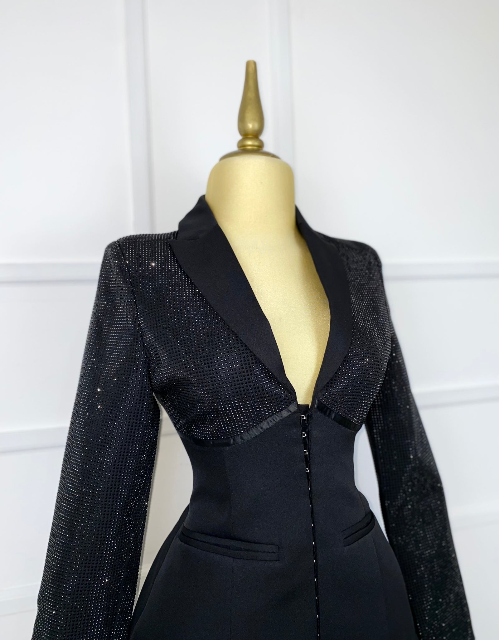 Vestido tipo blazer con pedrería