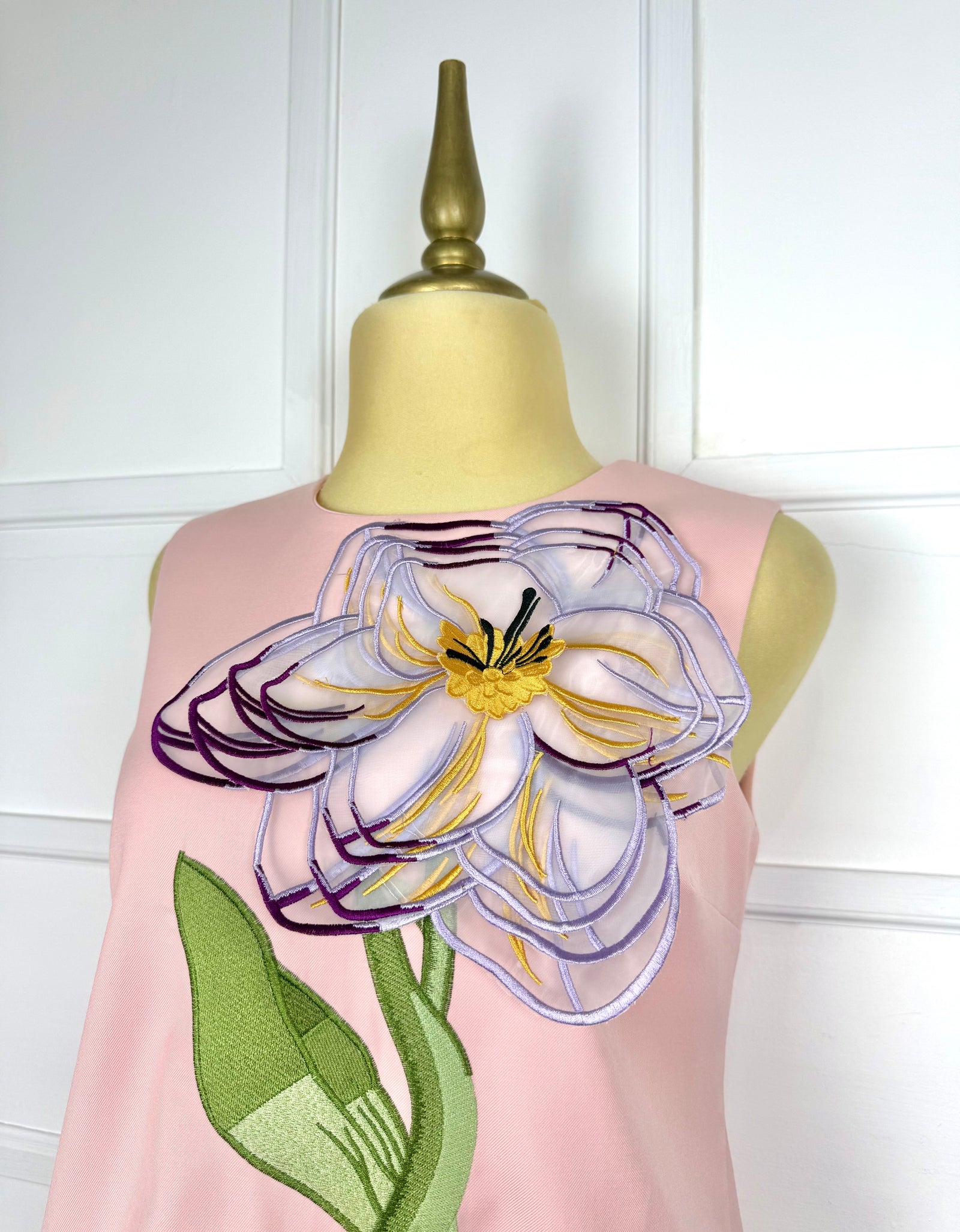 Vestido rosa volado con flores