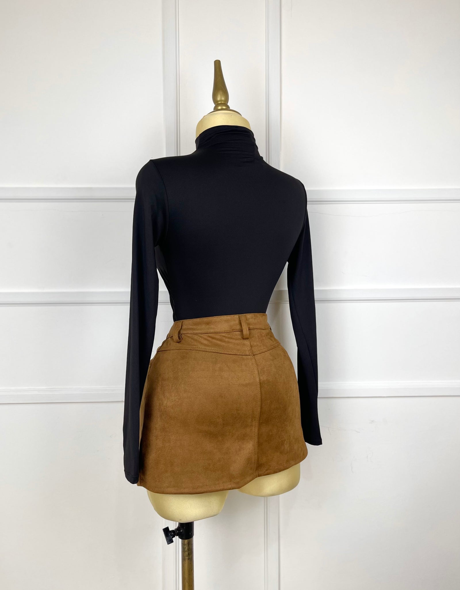 Short falda camel de gamuza